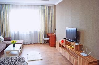 Bishkek Sunny Apartment in the center - Bisjkek - 2