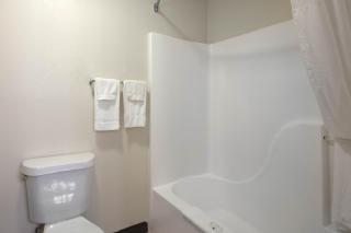 Quality Inn & Suites Metropolis I-24 - 2