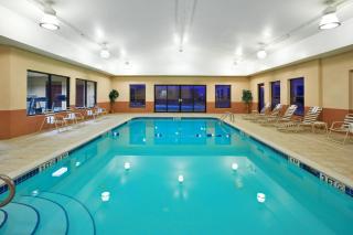 Holiday Inn Express Hotel & Suites Cleveland-Streetsboro by IHG - Streetsboro - 1