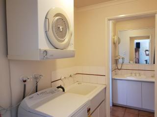 Granita's - 2 bedroom converted South Fremantle warehouse apartment - Fremantle - 4