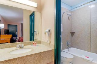 Econo Lodge - Decatur - 9