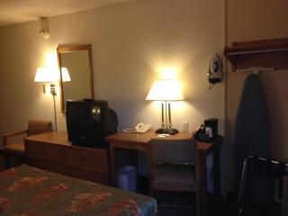 Super 8 by Wyndham Bloomington/Airport - Bloomington - 7
