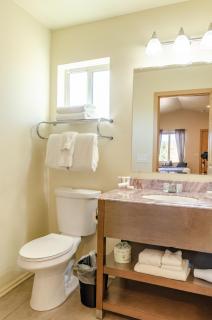 Mountain Ridge Cabins & Lodging Between Bryce and Zion National Park - Hatch - 3