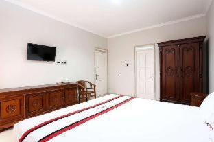 RedDoorz Plus near Adisucipto Airport 2 - 7