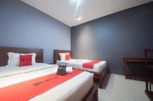 RedDoorz Plus near Green Pramuka Square Mall - 5