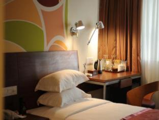 Days Inn Guangzhou - Canton - 1