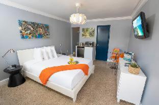 Hollywood Beach Suites and Hotel - 7