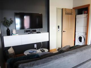 Canmore Top Floor Mountain View Retreat - Canmore - 4