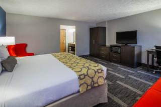 Baymont by Wyndham Traverse City - 4