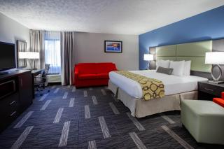 Baymont by Wyndham Traverse City - 8