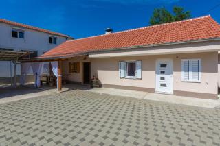 Family friendly house with a swimming pool Sukosan, Zadar - 17965 - 3