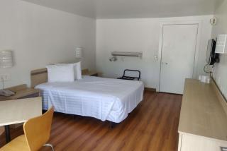Travelodge by Wyndham Fayetteville - Fayetteville - 0