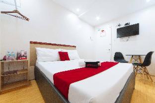 RedDoorz Plus near SM Lanang Davao - 2