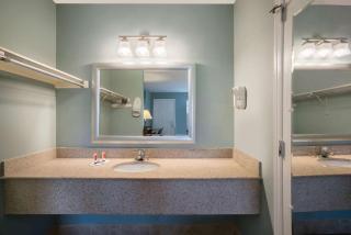 Travelodge by Wyndham Santee - Santee - 7