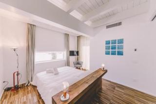 Suite 10 Home Design & Spa - 9