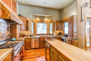 Bear Meadows Lodge - Hot Tub - Tahoe Donner Home - Truckee - 2