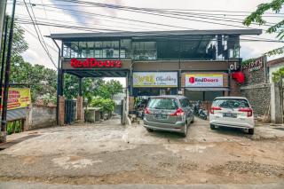 RedDoorz Plus near Akademi Kepolisian Semarang 3 - Candi - 9