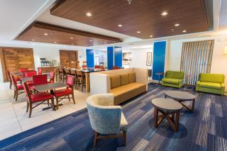 Holiday Inn Express & Suites Wilmington-University Center by IHG - Wilmington - 2