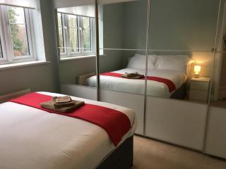 New and Comfortable with Parking - Andover - 9
