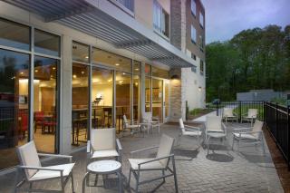 Holiday Inn Express & Suites by IHG Altoona by IHG - Altoona - 2