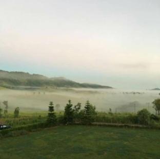 Misty English Cottage - 8