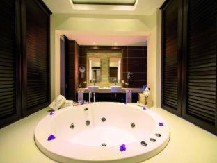 Crystals Beach Resort Belle Mare, a member of Radisson Individuals - 2