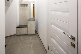 BV Apartments Black and White - Lviv - 5