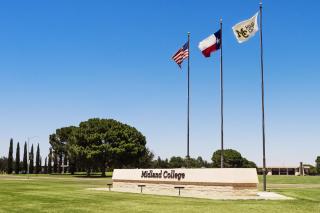 Holiday Inn Express & Suites Midland South I-20 by IHG - Midland - 1
