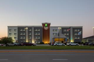 Holiday Inn Express Hotel & Suites Columbus by IHG - Columbus - 0