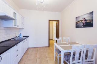 Apartment with two Bedroom on Bazhana 8b - 1