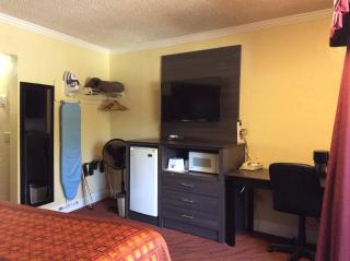 Americas Best Value Presidents Inn on Munras - 3