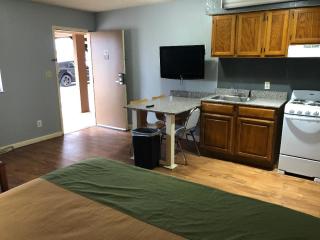 Americas Best Value Inn Yukon - Yukon - 9