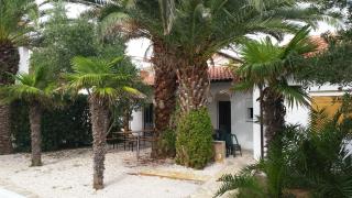 Beach Boy & Pool Girl Apartments - 7