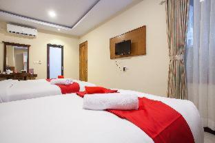 RedDoorz Premium @ Jalan Cengkeh Malang - Malang - 4