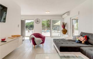 Cozy Home In Milna With Wifi - 4