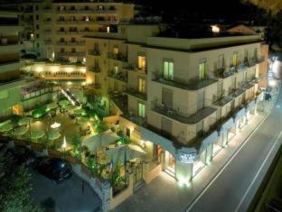 Hotel Ascot Sorrento - 9