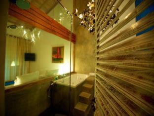 Roman Beach Hotel - 3