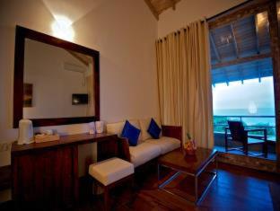 Roman Beach Hotel - 2