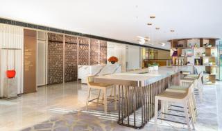 The Royal Pacific Hotel & Towers - 3