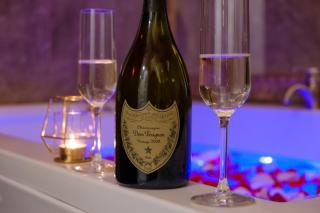 Central Business Apartments Jacuzzi - 1