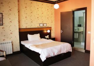 Alp Inn Hotel - Bakoe - 1