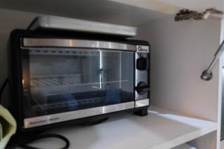 Elegant and Comfy Studio Azalea Suites Apartment Cikarang By Travelio - Bekasi - 4