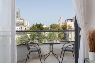 Pinsker 1BR corner Bograshov by HolyGuest - Tel Aviv - 8
