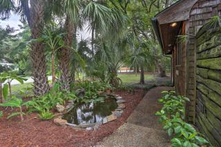 St Simons Island Banana House - 5 Min to Beach! - 0