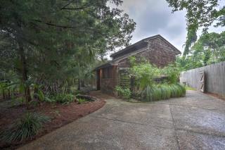 St Simons Island Banana House - 5 Min to Beach! - 9