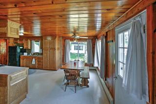 Cozy Lakefront Hale Cabin with Access to Boat Ramp! - Lupton - 3