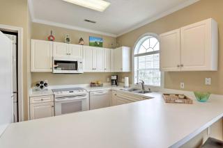 Central Myrtle Beach Condo with Golf Course View! - Myrtle Beach - 5