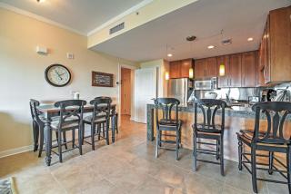 Beachside Biloxi Club Condo Balcony with Ocean View - Biloxi - 4