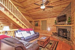 Smoky Mountain Cabin with Hot Tub and Outdoor Kitchen - Sevierville - 5