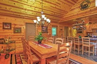 Smoky Mountain Cabin with Hot Tub and Outdoor Kitchen - Sevierville - 6